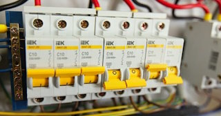 Монтаж УЗО - установка по доступной цене от 371 руб в Ефремове от ЭлектроФрм
